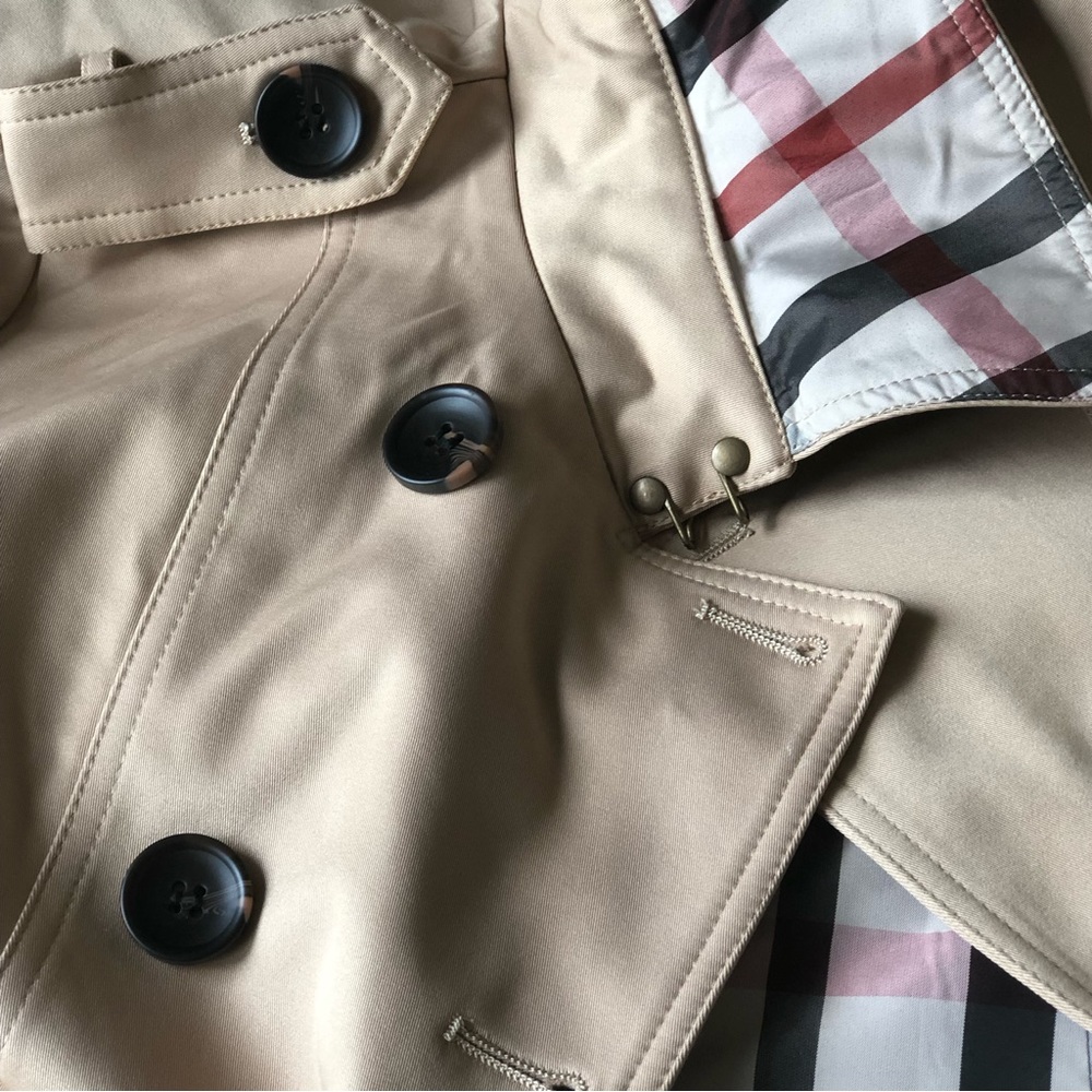 Classic Tan Trench Coat for Women - Picture 5 of 14